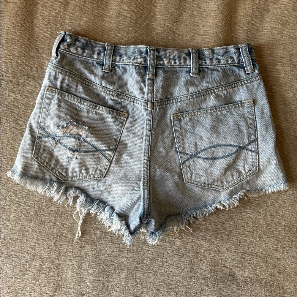 Abercrombie & Fitch High Rise Distressed Denim Shorts 26 Light Wash Cutoff - Picture 7 of 9
